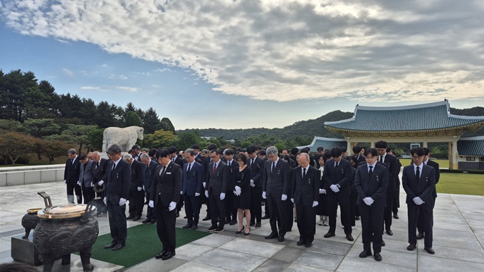 [행사] 故 최순달 과학기술유공자 10주기 추모행사_1(현충탑 공식 참배).jpg 이미지입니다.