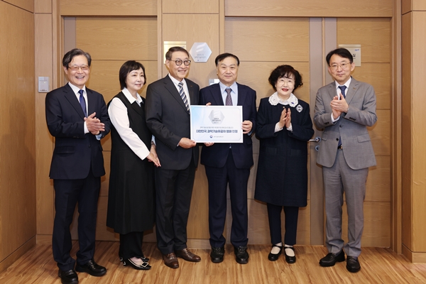 [소식] 대한민국 과학기술유공자 명패 헌정_2(이현순 유공자).JPG 이미지입니다.